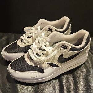 Nike Air Max Athletic Shoes Sz Women 13 Fits Like Mens Sz 11 Worn Once No Box